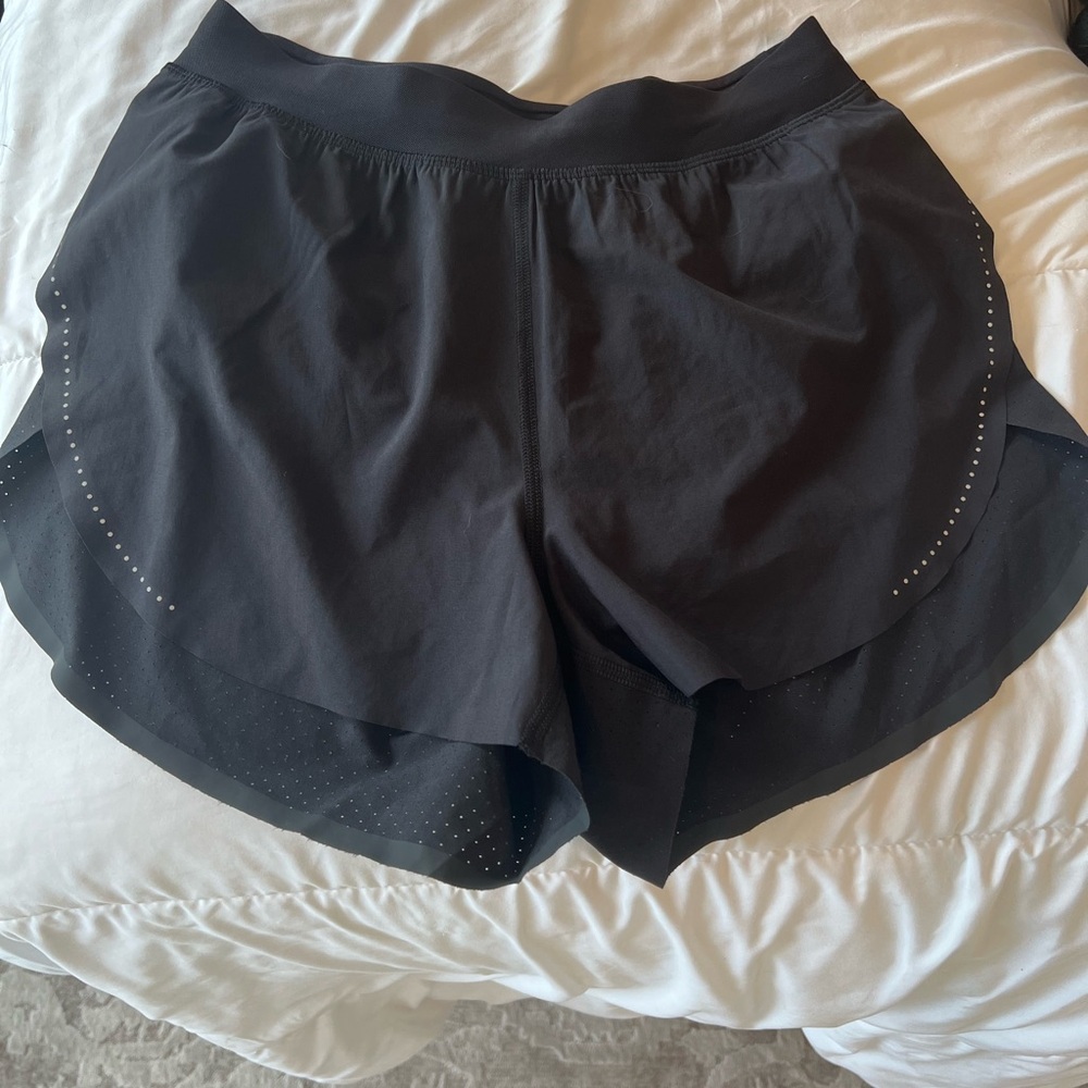 Lululemon find your pace high rise running shorts